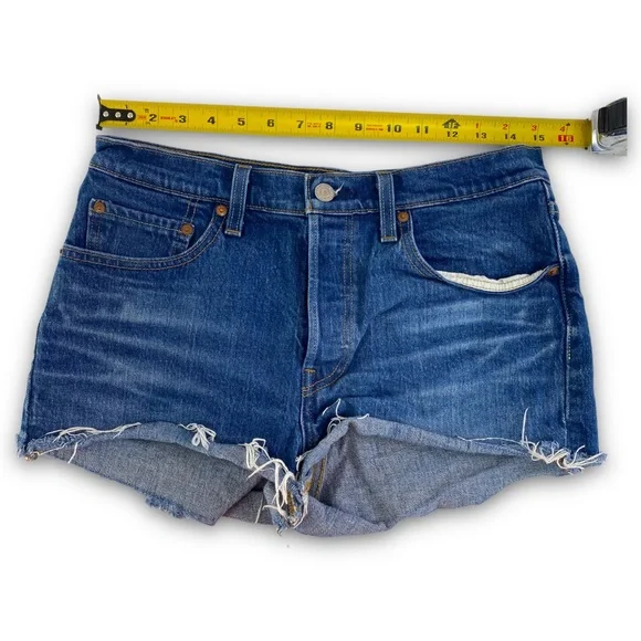 Levi 501 Cut Off Shorts - Picture 3 of 8